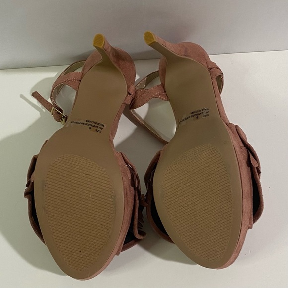 Qupid Women's 8 & 7 Tan Ruffled Heels - Picture 6 of 8